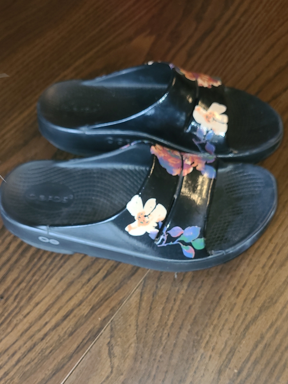 OOFOS Black Slide Sandals with Floral Accents Womens Size 6